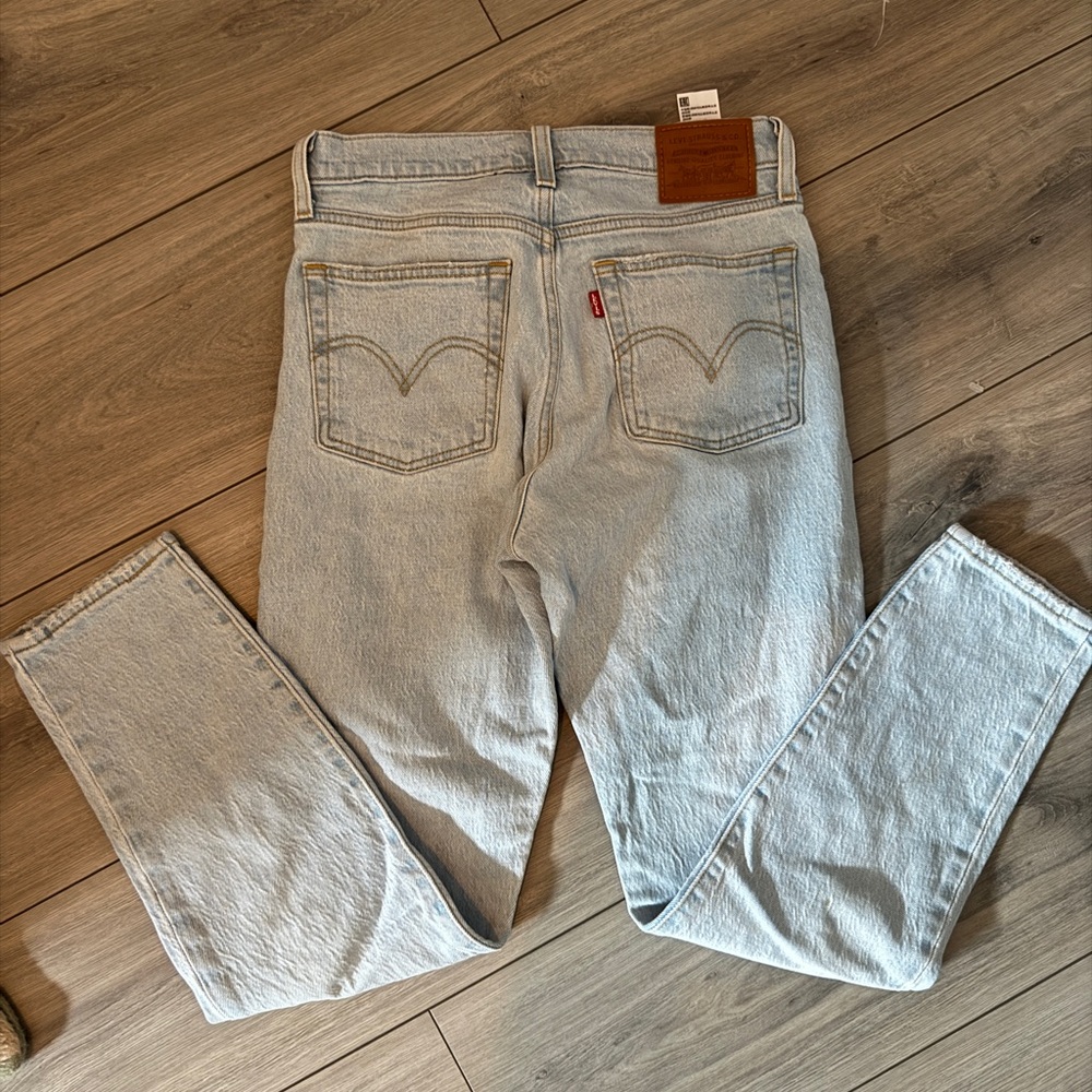 Levi's Women's Wedgie Light Blue High Rise Jeans - Picture 7 of 9